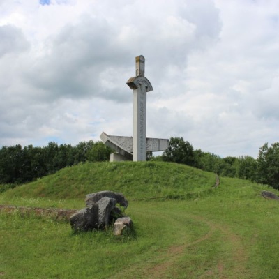Monument 'Sword and sickle', Krylos