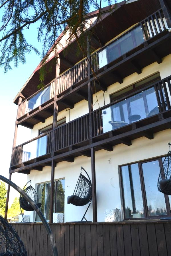 Апартаменти 'Маяк'. Котедж в Карпатах з видом на гори