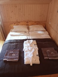 Садиба Глемпінг «Хатинка на полонині»