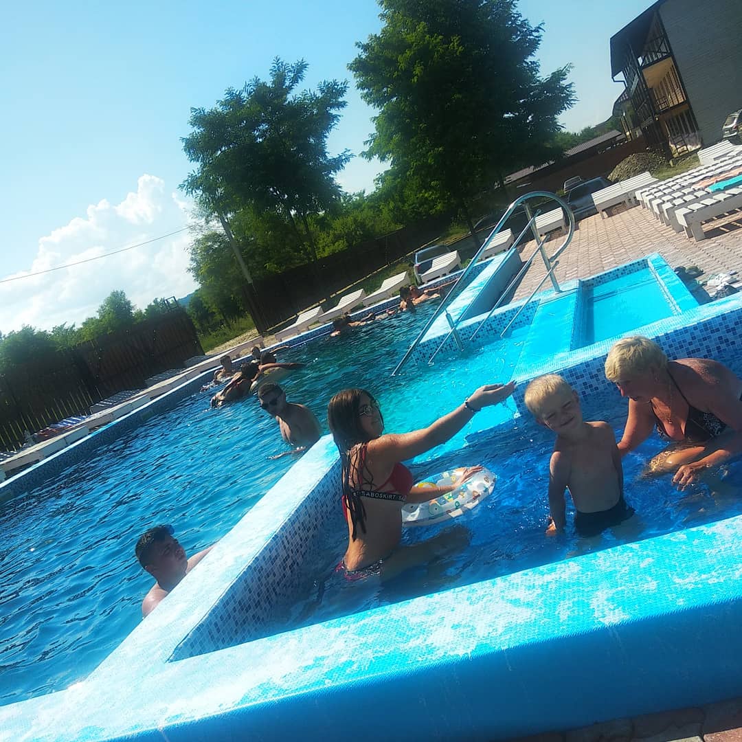 База відпочинку ФІЄСТА Солотвино з басейнами