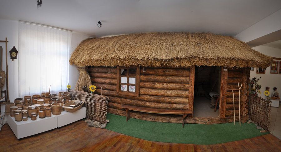 Бойківська хата в музеї Бойківщина