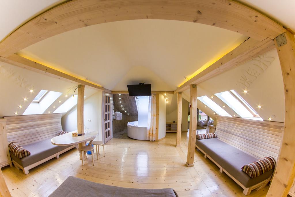 Двомісний номер Делюкс в готелі Хата Гуцула Микуличин