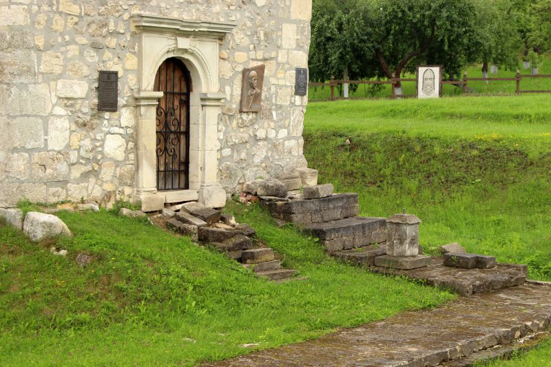 Із залишків Успенського храму наприкінці 16 століття збудували Успенську церкву