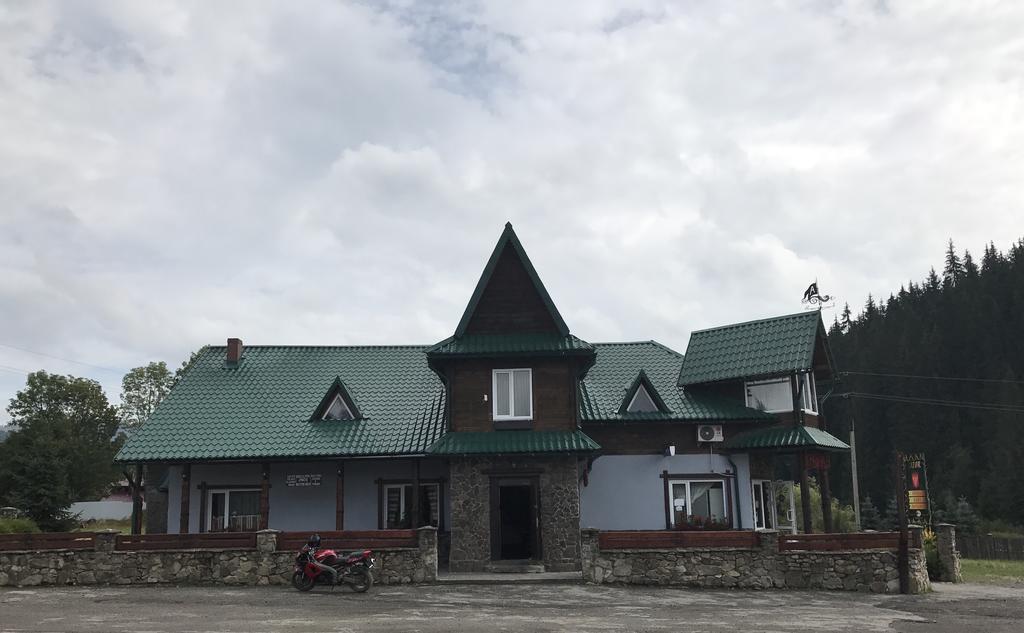 Гостинний двір Затор село Вишків