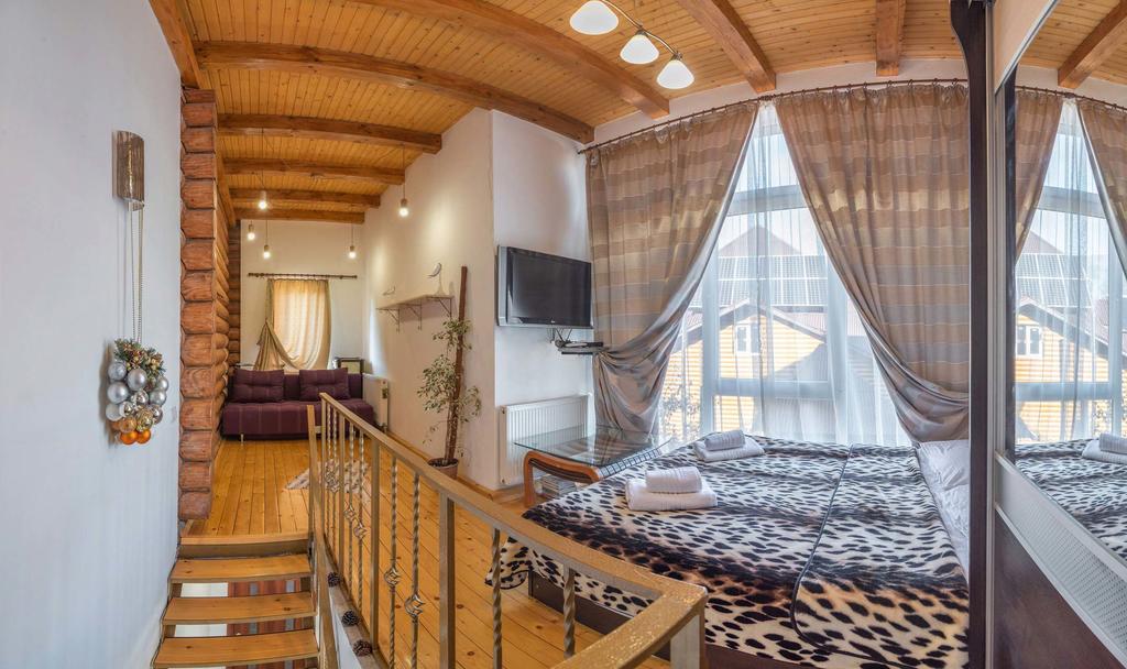 Готельний комплекс Софія Яремче  номер напівлюкс