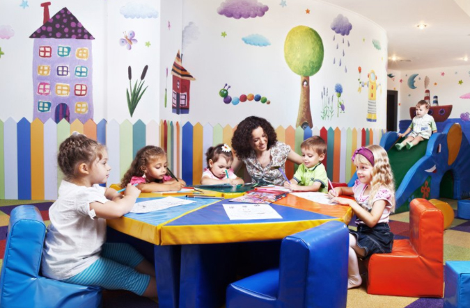 Ігрова кімната з нянею в курортному SPA готелі санаторії Міротель Трускавець