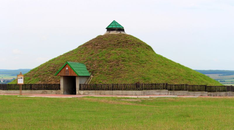 Курган Галичина могила в Крилосі