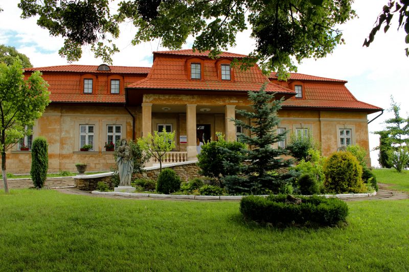 Музей історії давнього Галича - колись літня резиденція греко-католицьких митрополитів Андрія Шептицкого в Крилосі