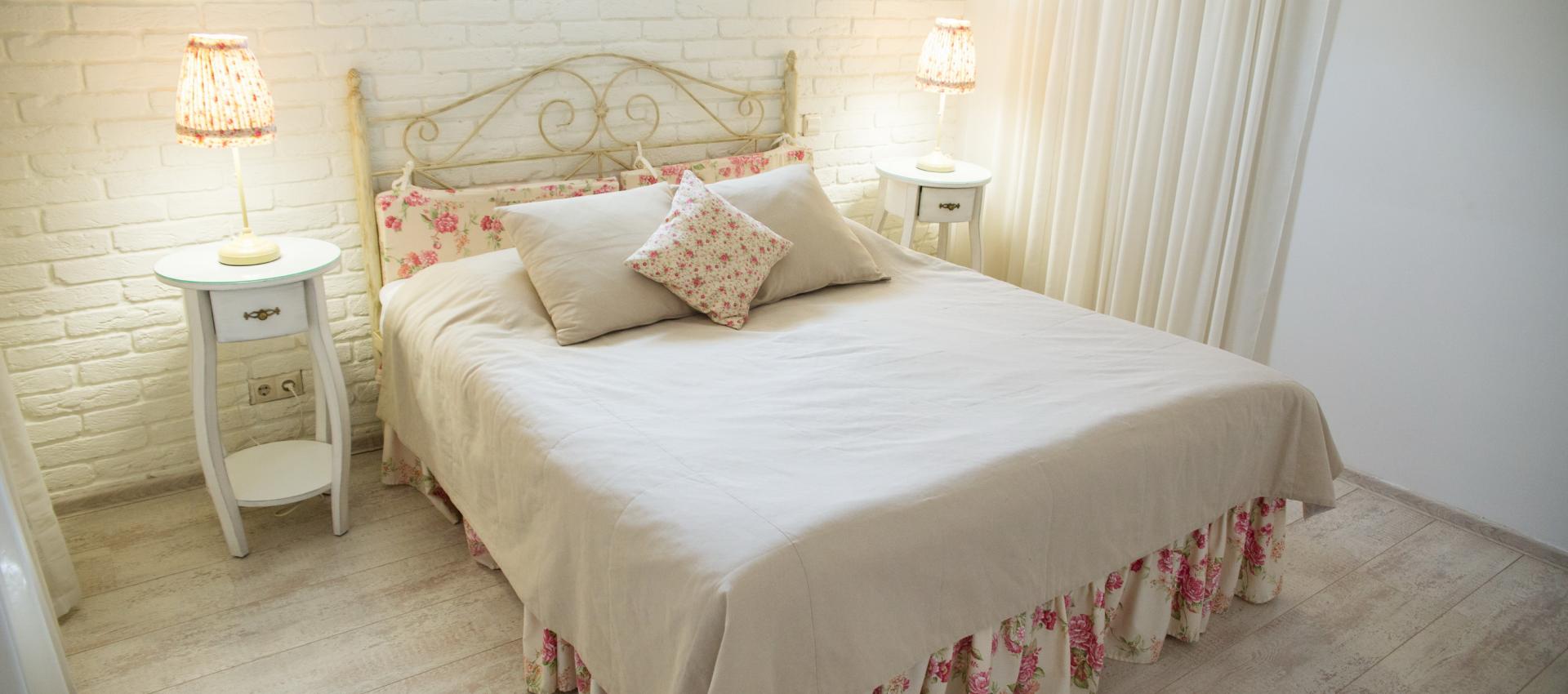 Номер Люкс родинного маєтку Ламберт в місті Берегове