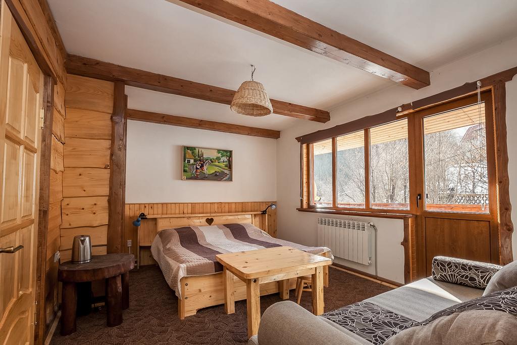 Номер Напівлюкс з балконом в готелі Ватра Яремче