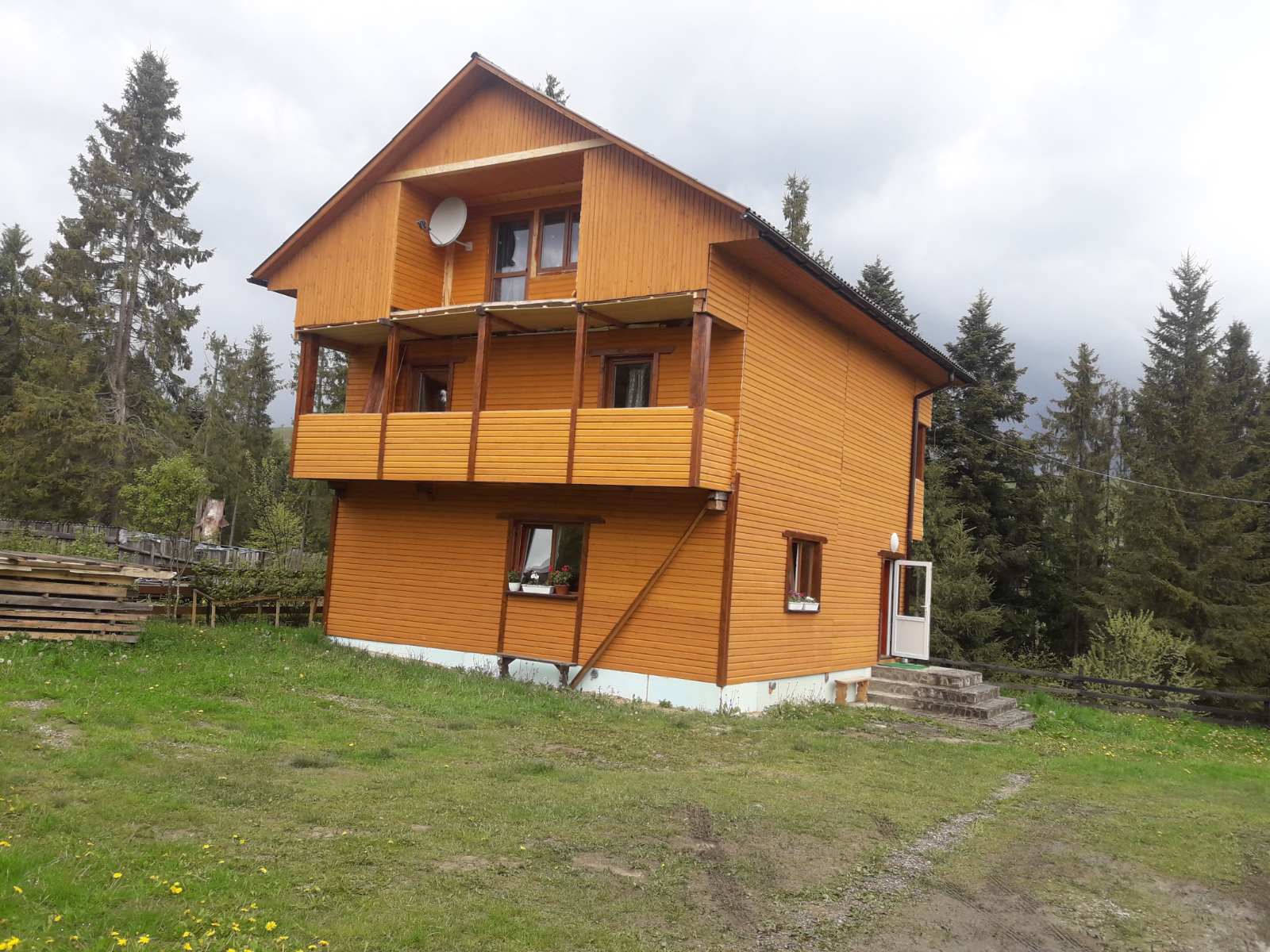 Приватна садиба Онуфраків Яблуниця - котедж на 8-10 осіб