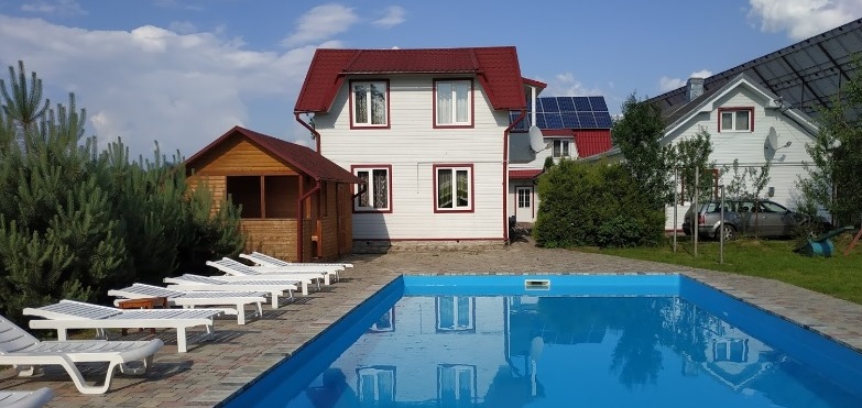 Садиба Бойківська хата в Мигово з басейном