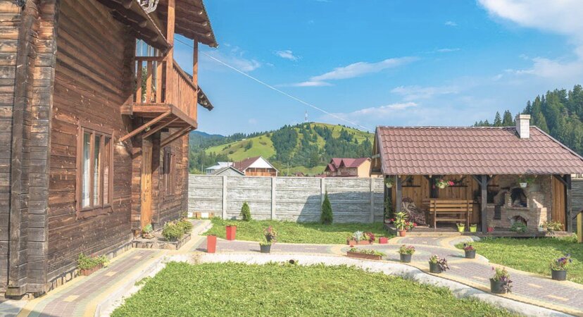 Садиба Дерев'яна хата у Верховині з каміном і сауною