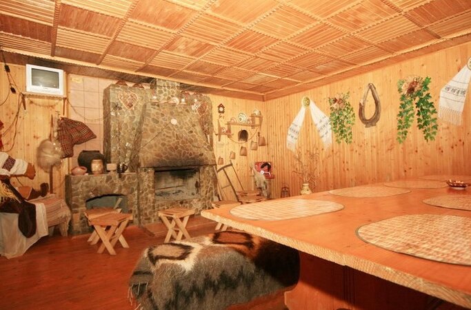 Садиба Над Черемошем в Верховині з  каміном, сауною і контрасним басейном