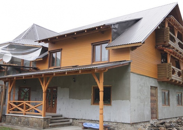 Садиба "Сосновий двір" в Ворохті на Десятому кілометрі біля КПП