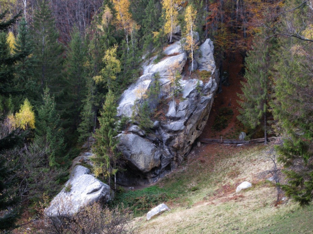 Протяте Каміння Соколине око