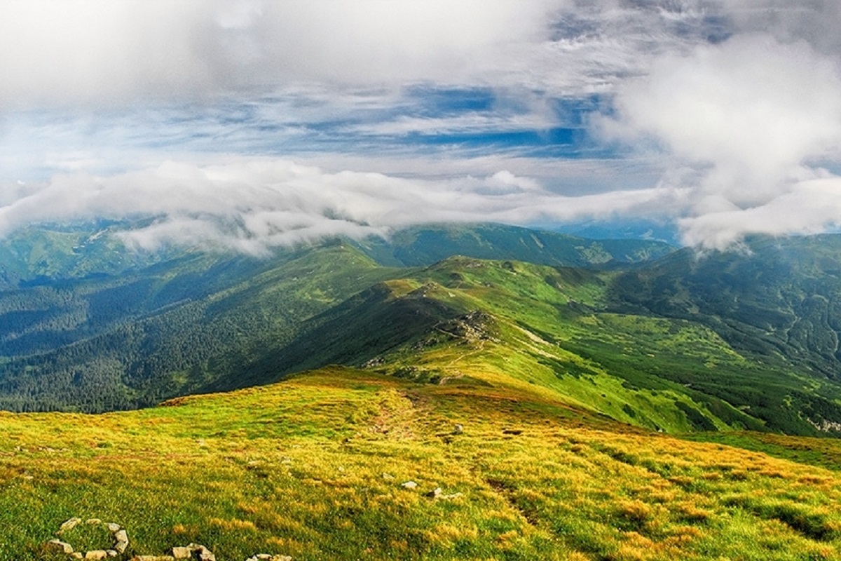 Чорногірський хребет з підніжжя Говерли