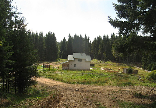 Мисливський будинок на перевалі Околе