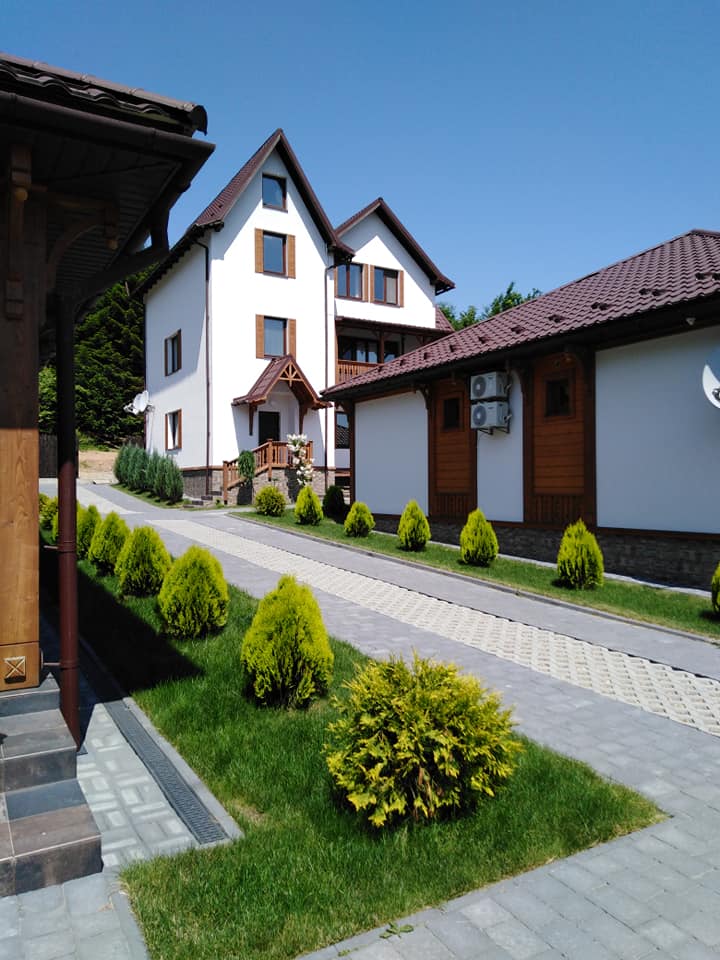 Готельний комплекс 'Ворота в Карпати' Мигове (басейн+сауна+хамам)