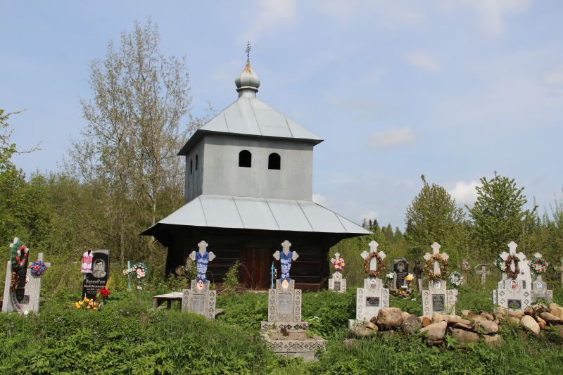 Церква Святої Параскеви, Космач