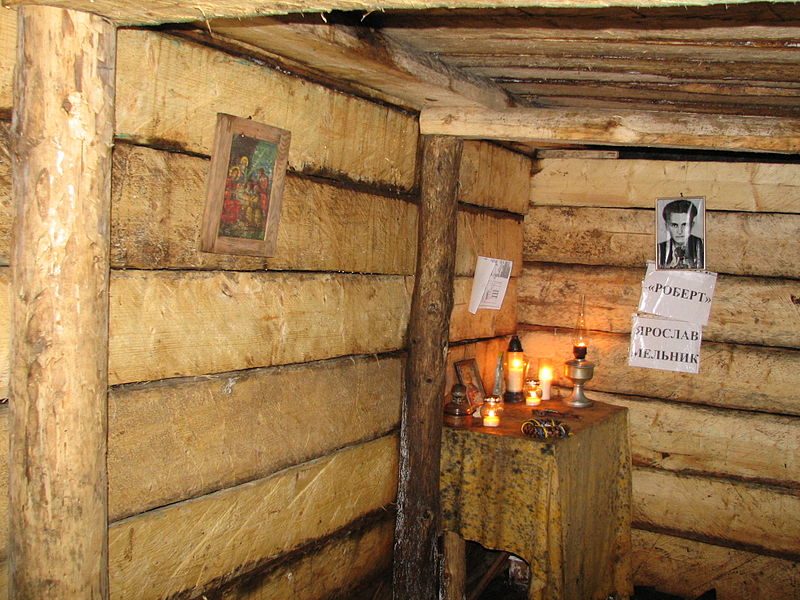 Бункер Роберта на горі Яворина біля села Липа