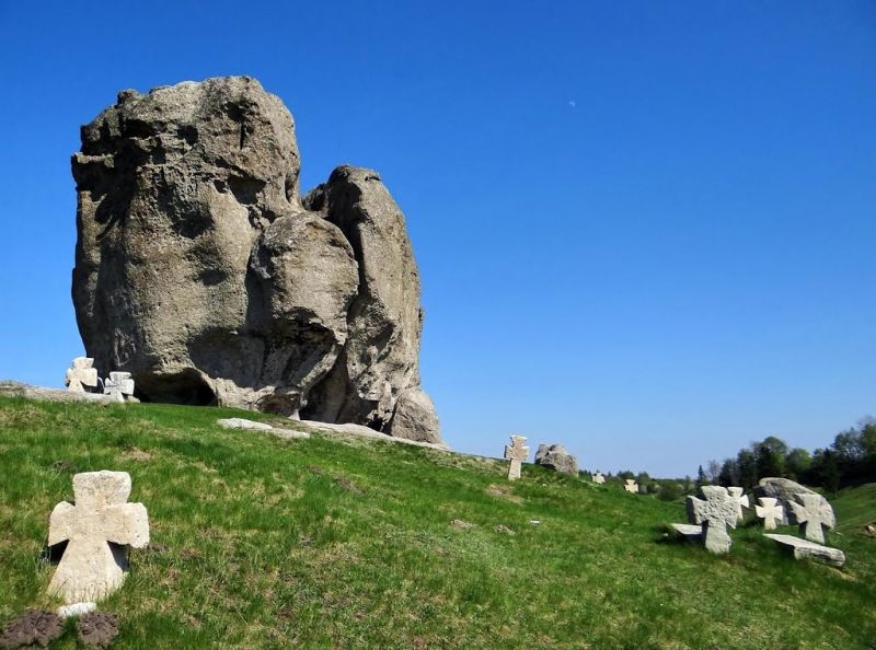 'Чортів камінь' Підкамінь