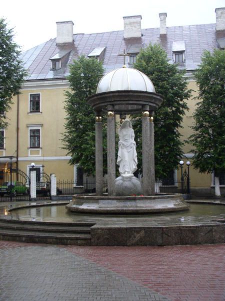 Фонтан із статуєю Пресвятої Діви Марії, Івано-Франківськ