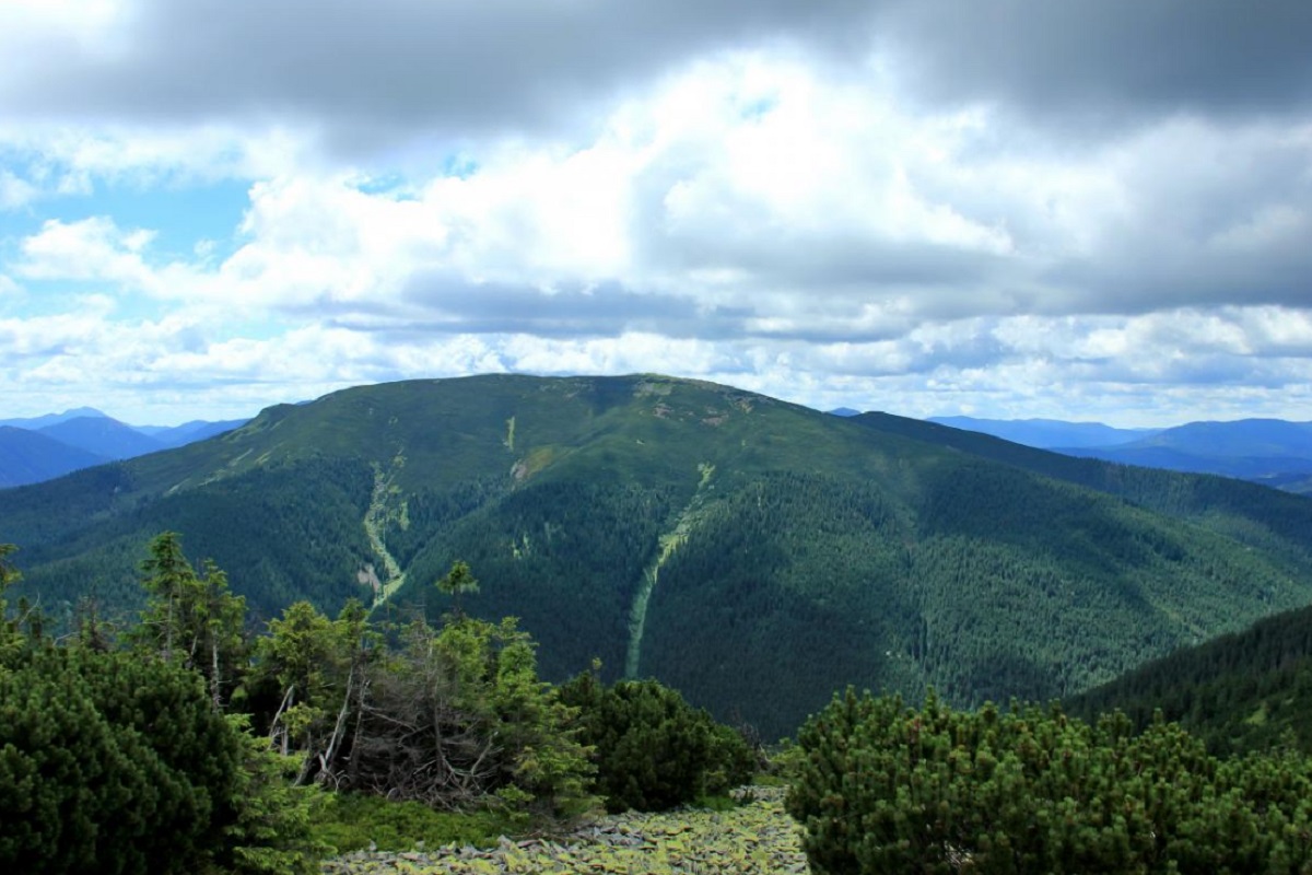 Гора Молода