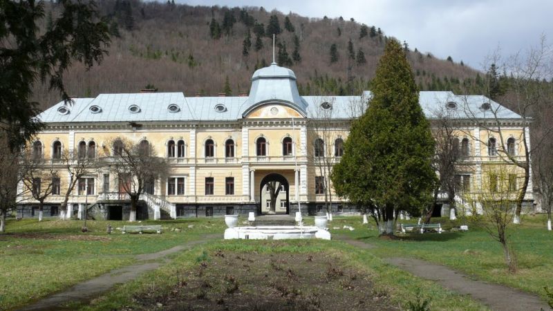 Палац Гредлів, Сколе