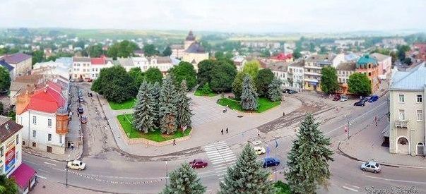 Площа і пам'ятник Роксолани, Рогатин