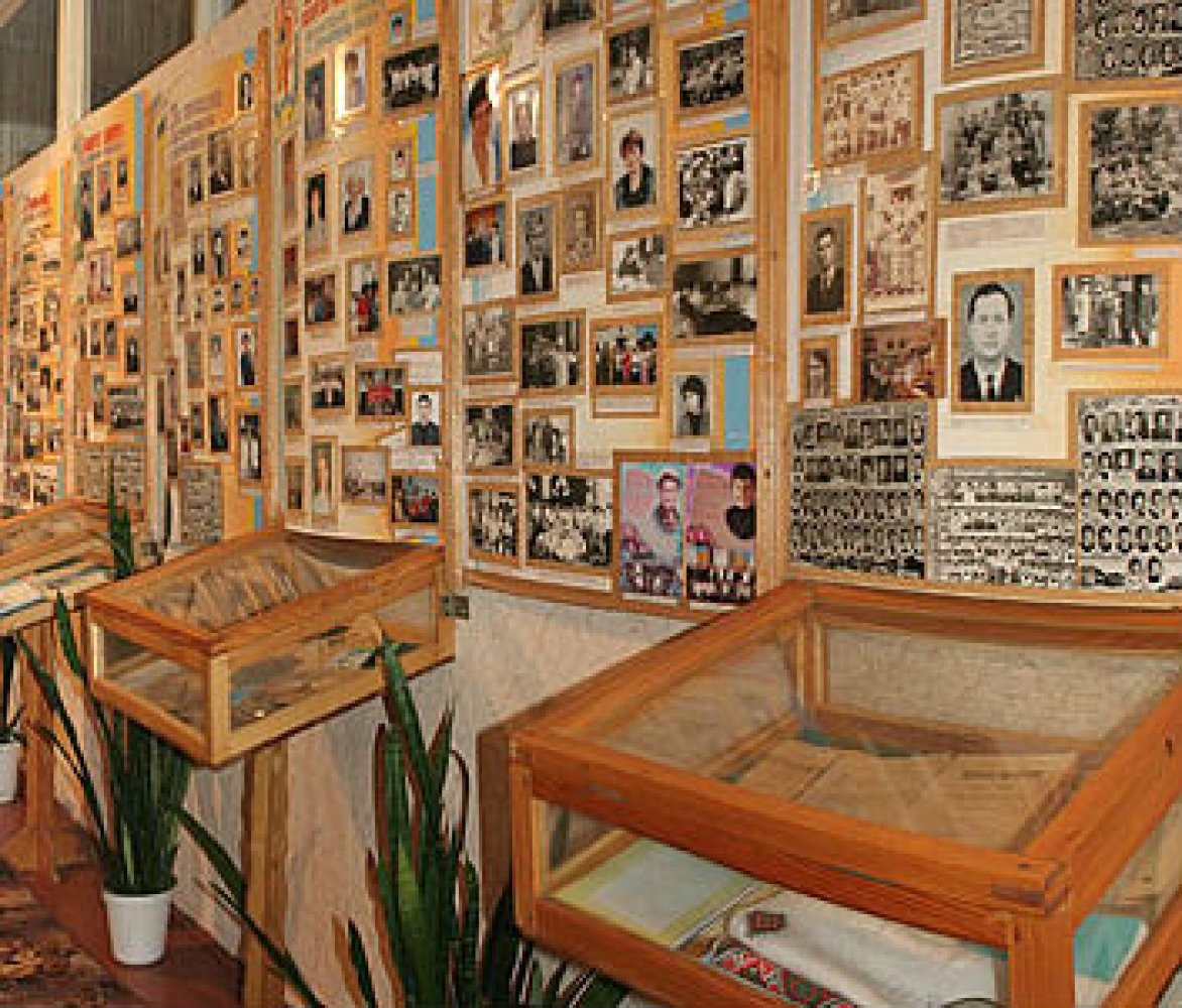 Сокирянський музей історії школи