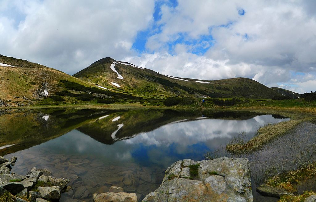 Високогірне озеро Несамовите (1750 м.н.м., Чорногірський хребет)