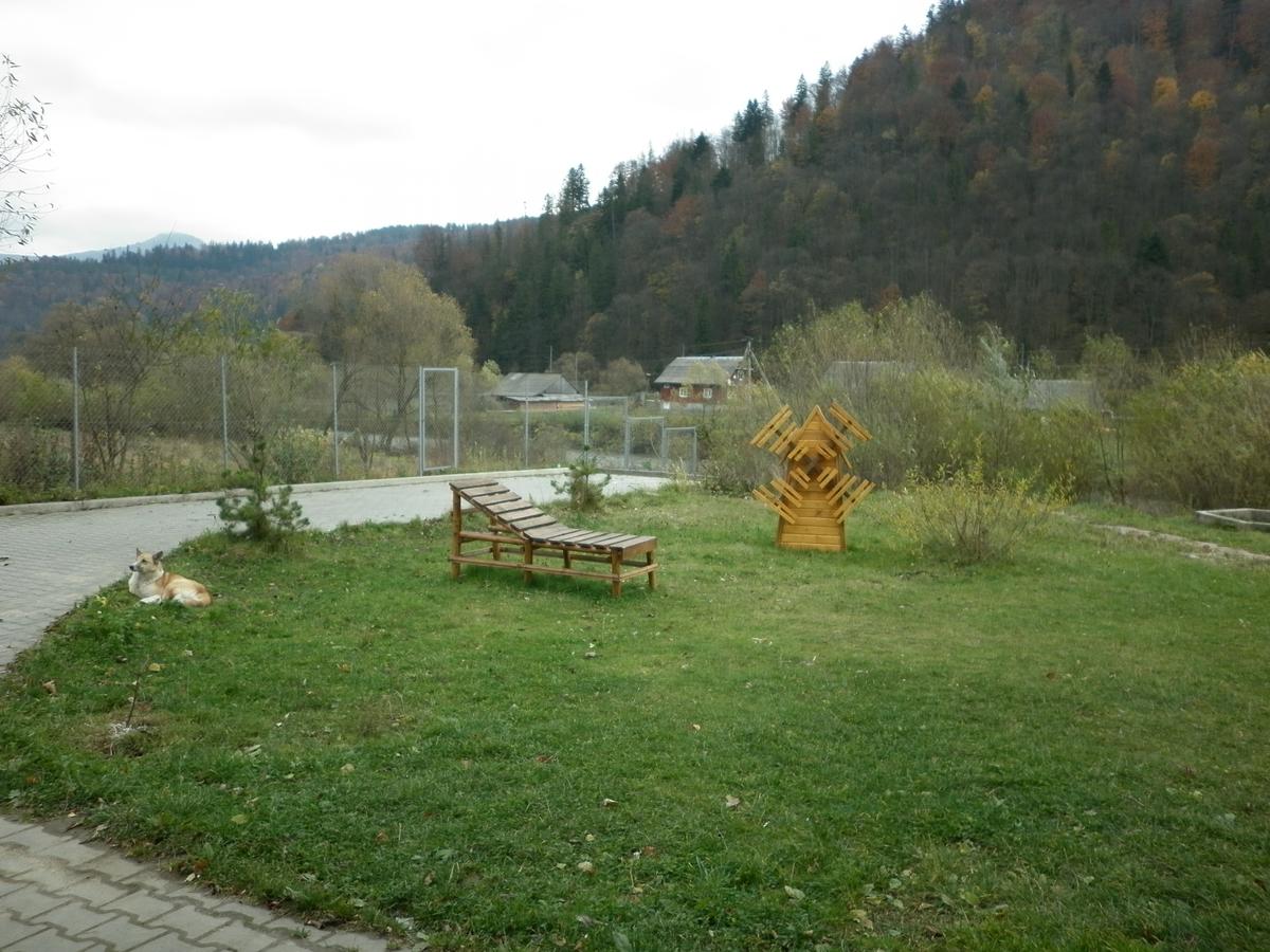 Гостинна садиба 'Лев'. Дитячий табір Карпатське Левеня