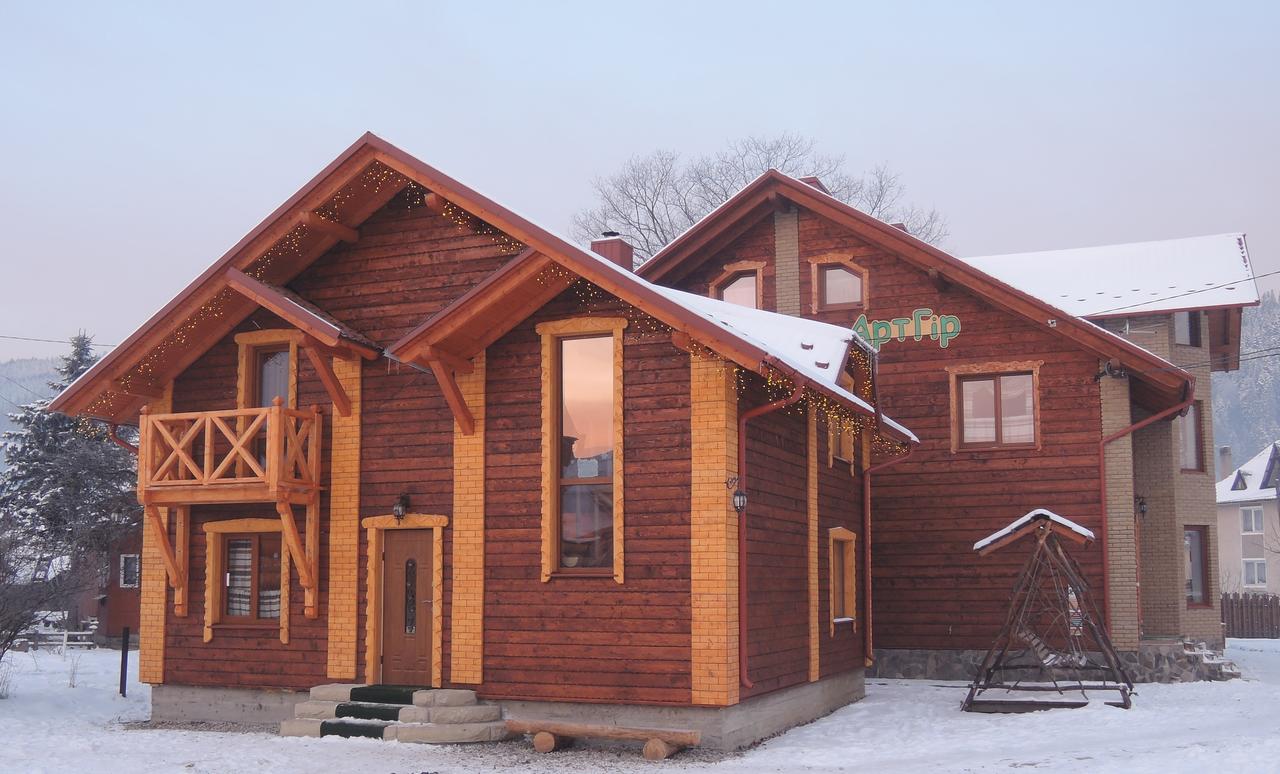 Гостинний двір 'АртГір' в Микуличині