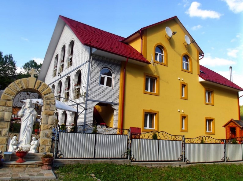 Гостинний двір 'Як вдома' Поляниця (Буковель)