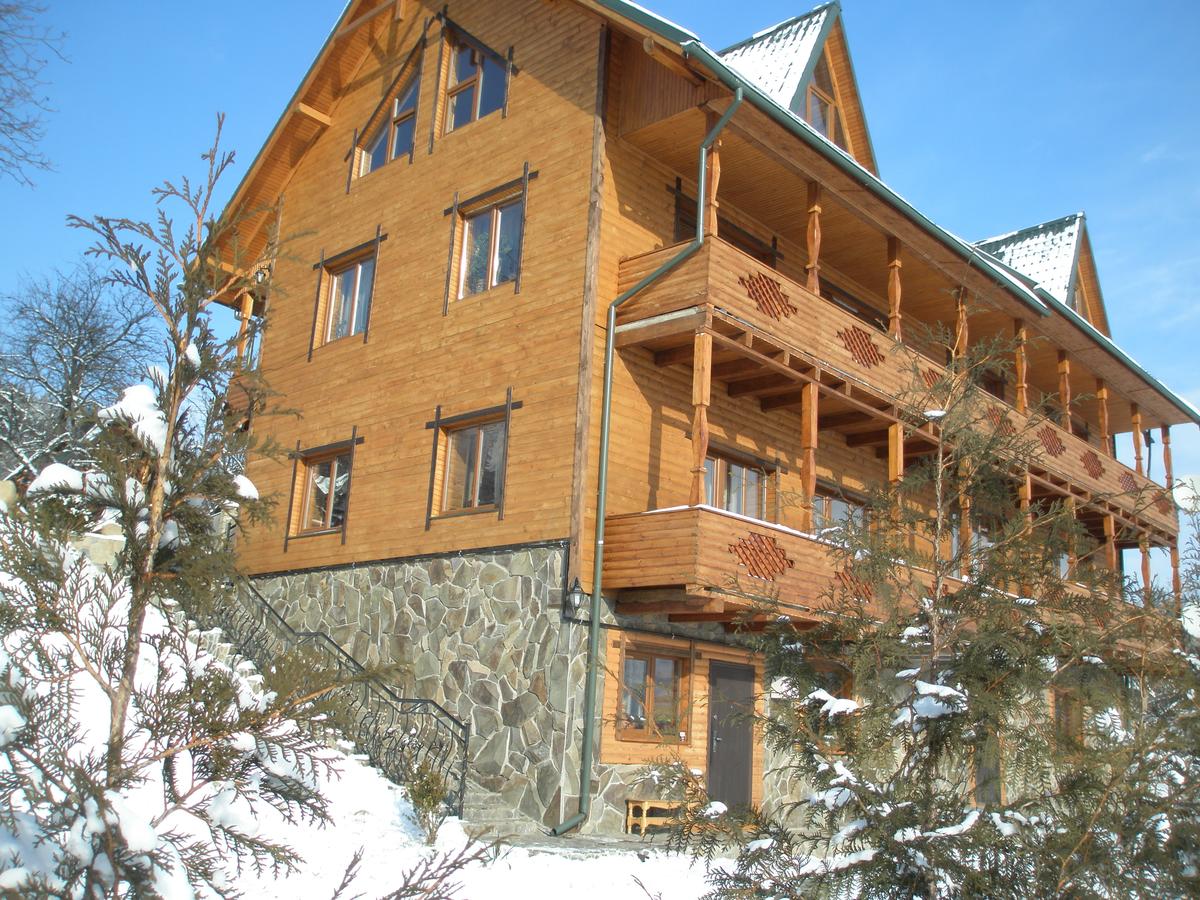 Готель 'Гуцульська хата' Яремче