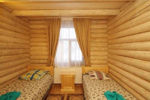 Готель 'Шепіт Карпат' Пилипець