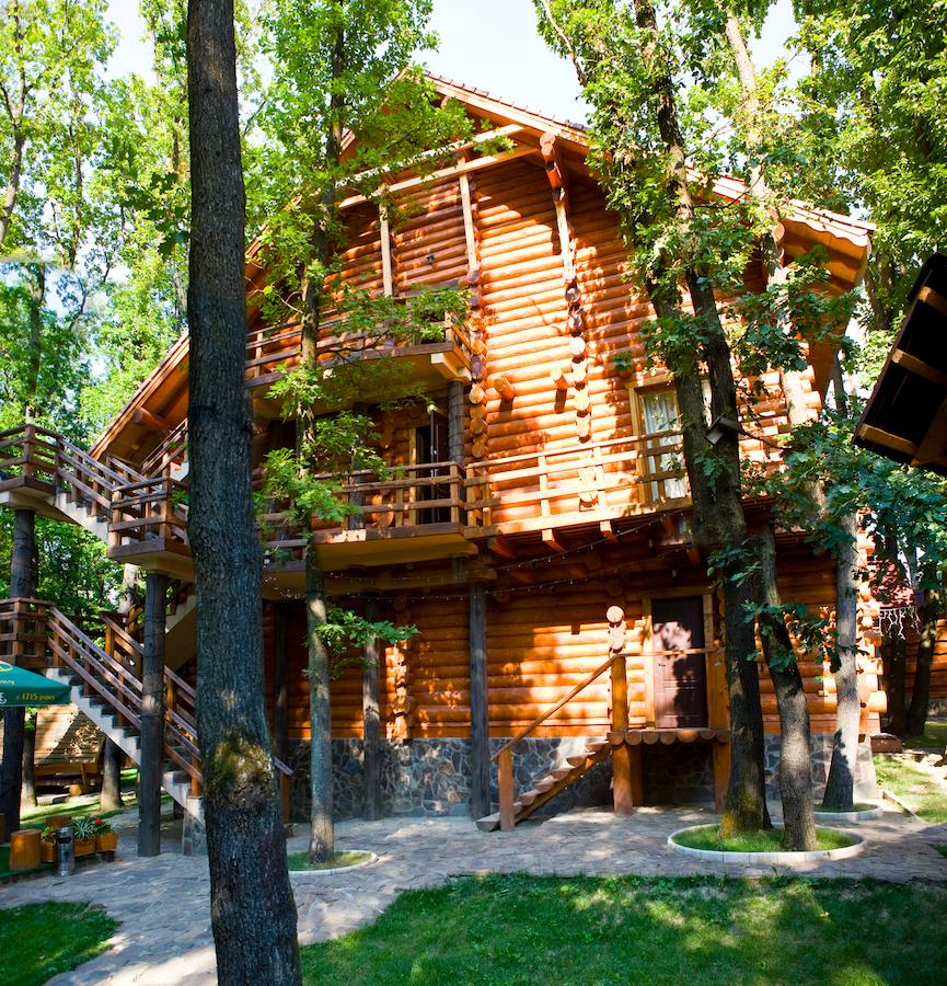 Готельно-розважальний комплекс 'Praha Wood House' Ужгород