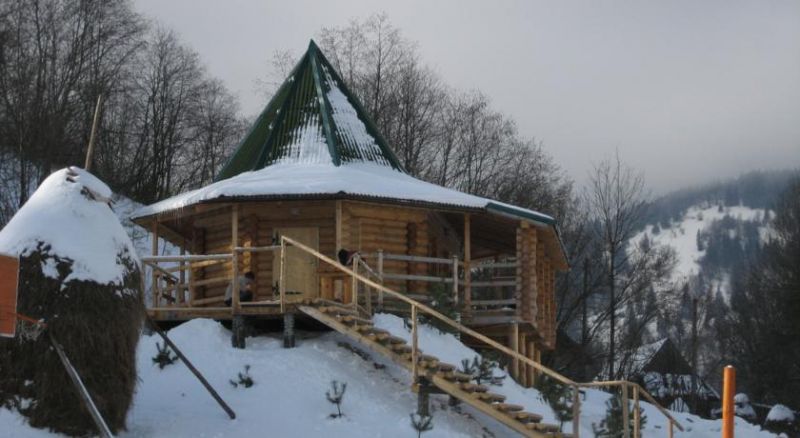 Котедж '4 сезони' Славське (апітерапія, сауна, чан і басейн)