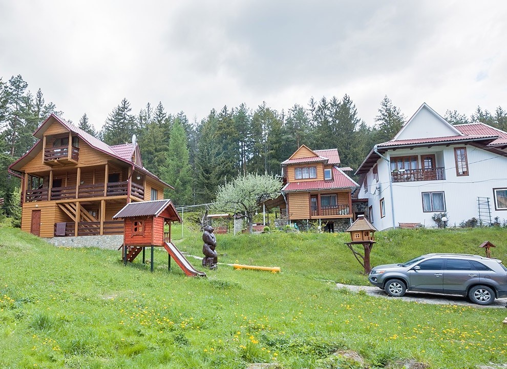 Котеджі 'Лісова казка' Яремче (біля річки)