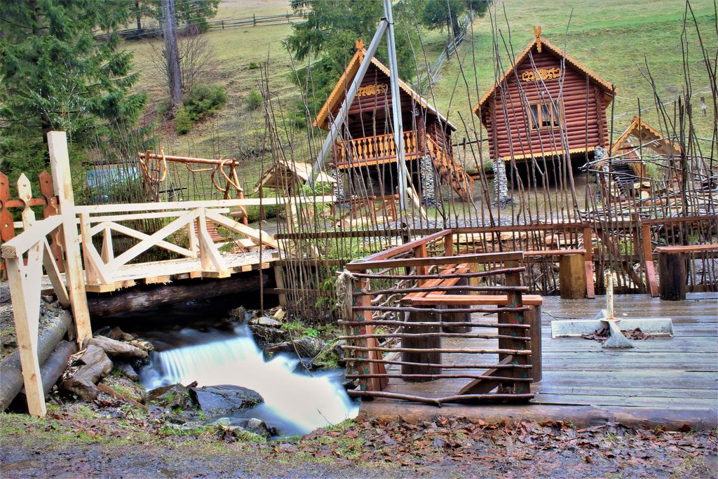 Котеджі 'У Цімборки'