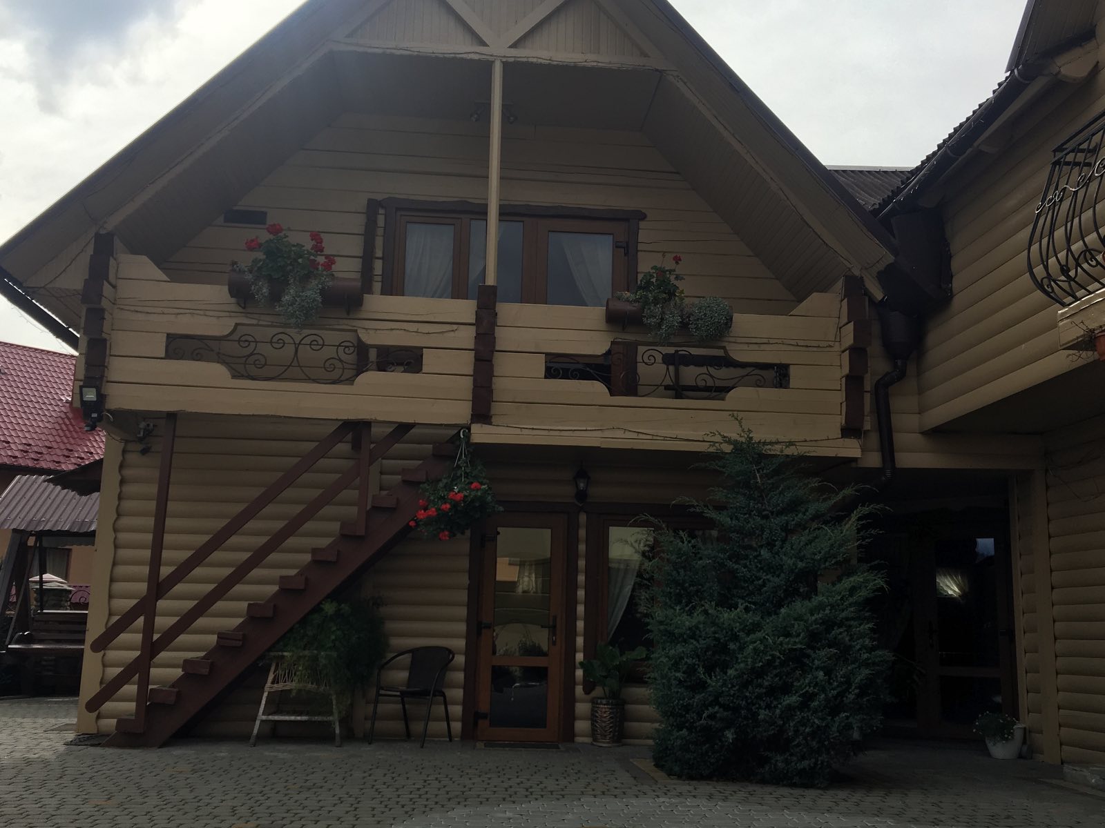 Котеджі 'У СТАСА' Микуличин (2 Vip чани і сауна)