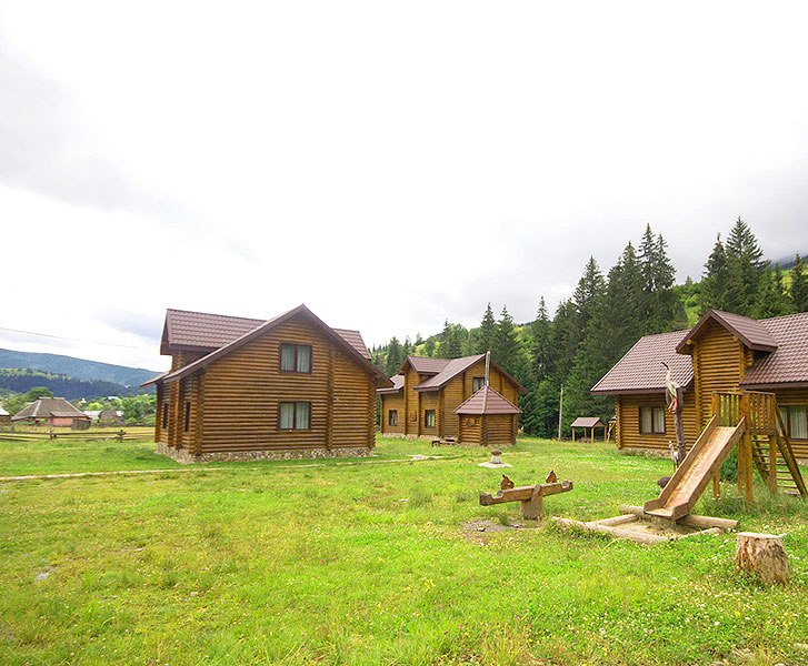 Маєток 'Синевирська поляна' (озеро Синевир)