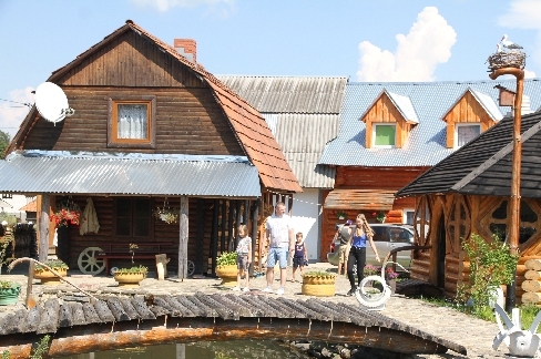 'Садиба біля ставка' Пилипець