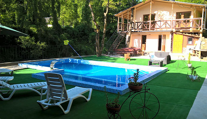 Садиба 'Гуцульська Гражда' Виженка (басейн, дитячий табір)