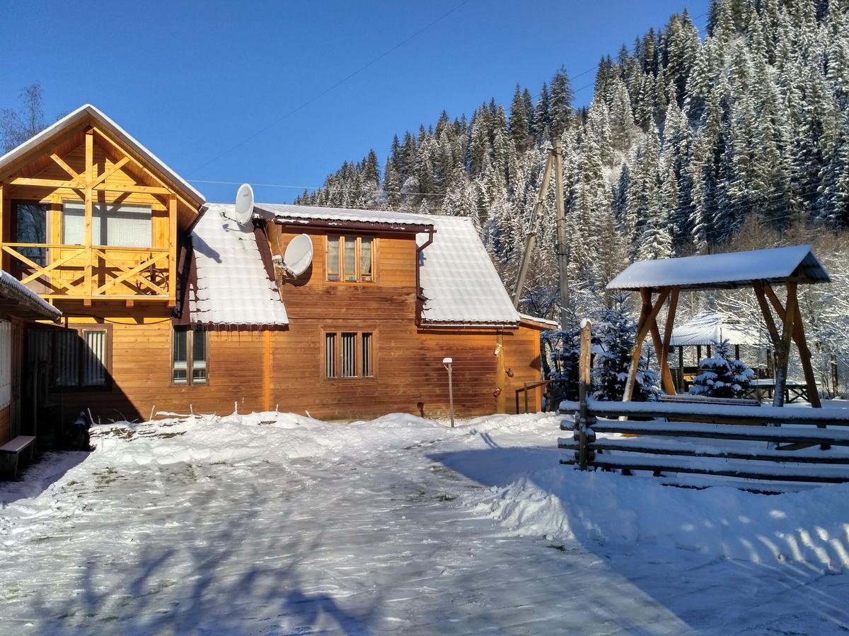 Садиба 'Під скелею' Путила