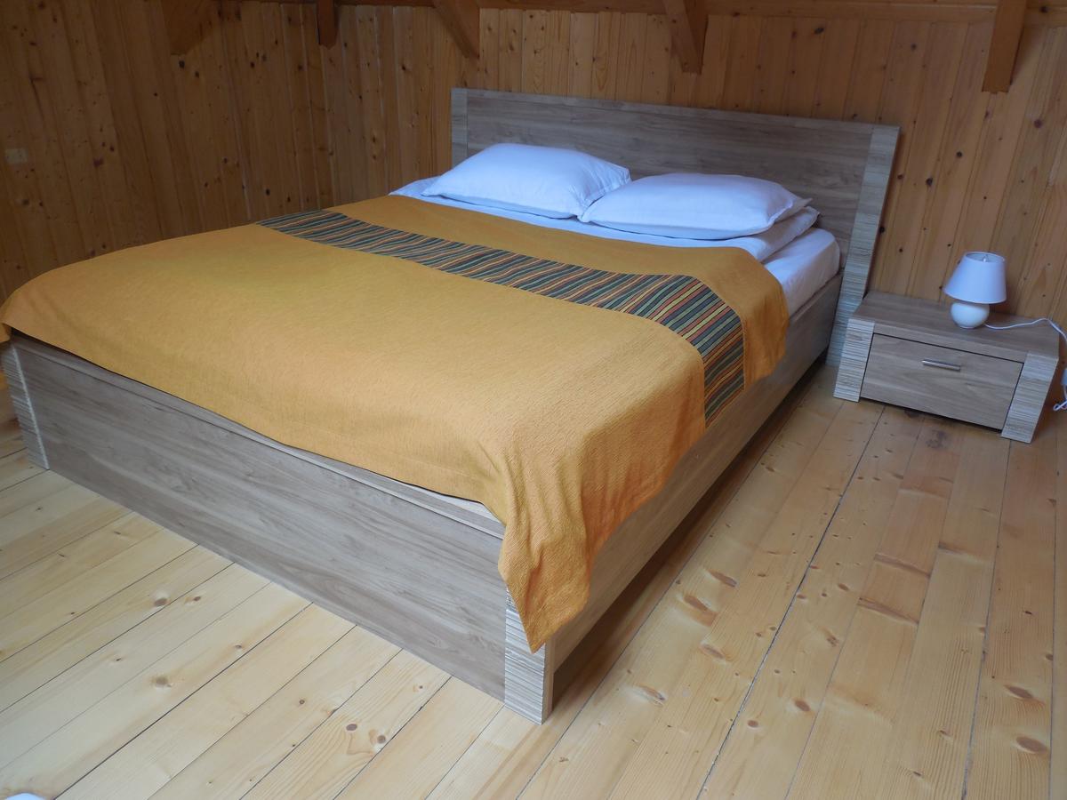 Садиба 'ШешориКантріКлуб' (басейн, камін