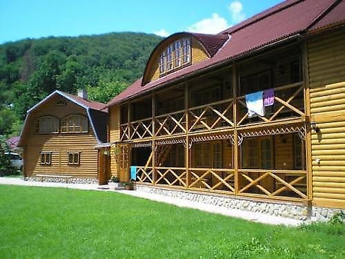 Садиба 'Відпочинок у Вікторії' Виженка