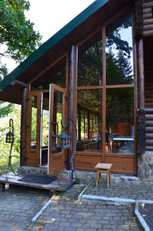 Шале 'Млин' Мигово (басейн, сауна, масаж,гуцульський чан.)