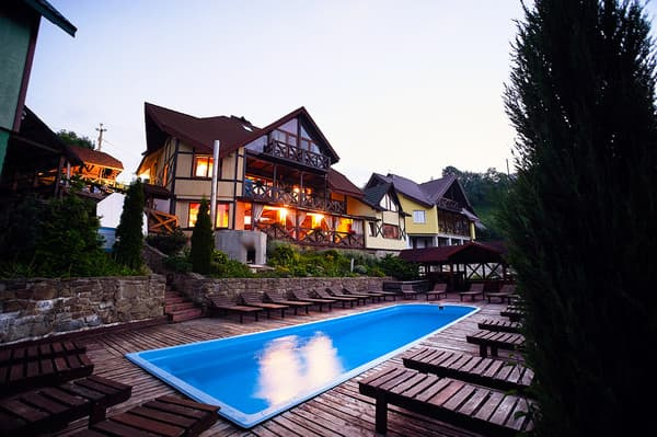 12 Місяців - Травень